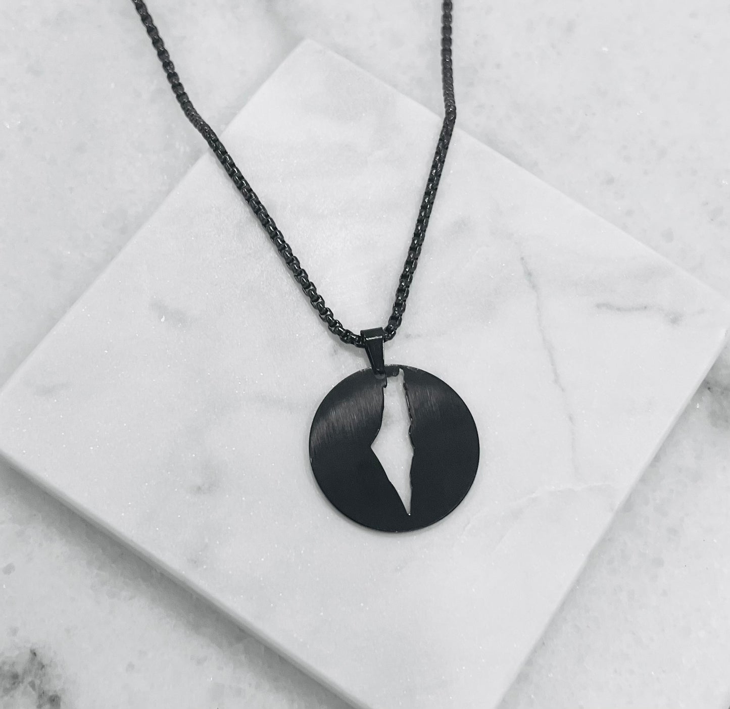 Black Flstin Necklace